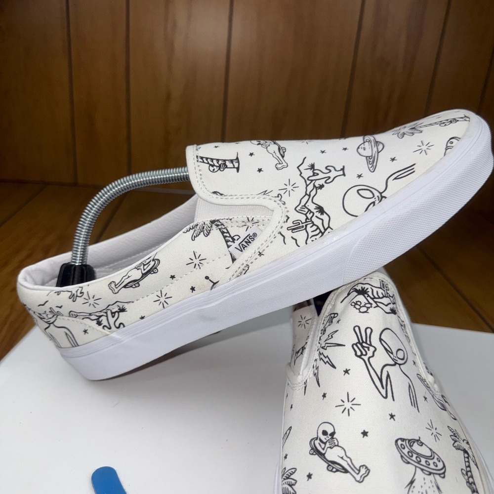 Vans Classic Slip-On Alien Ghosts White Black Mens 11.5 Womens 13 VN0A38F7VMO